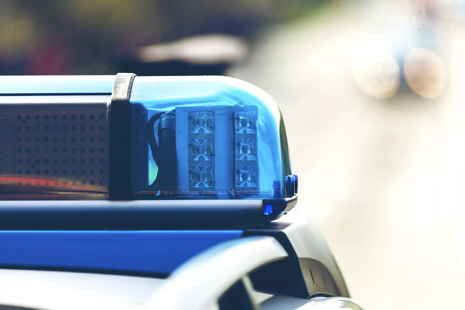 blaulicht-auf-einem-polizeiauto